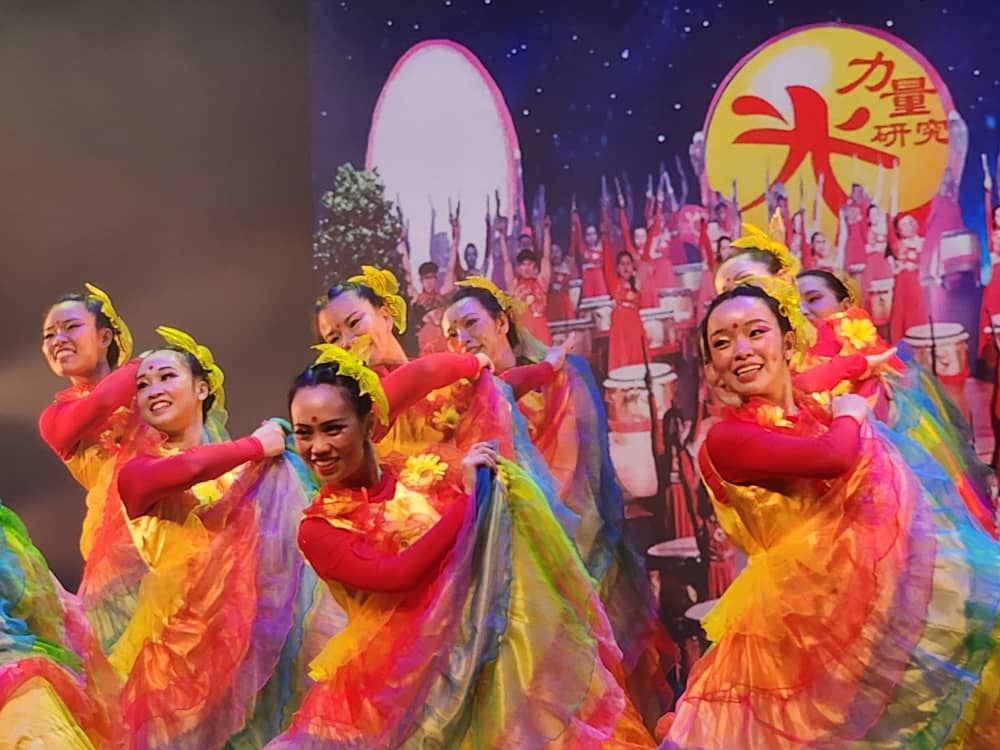 震撼演出，令观众掌声赞好。