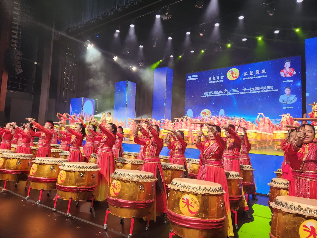 击鼓人演出，为演出掀开序幕。