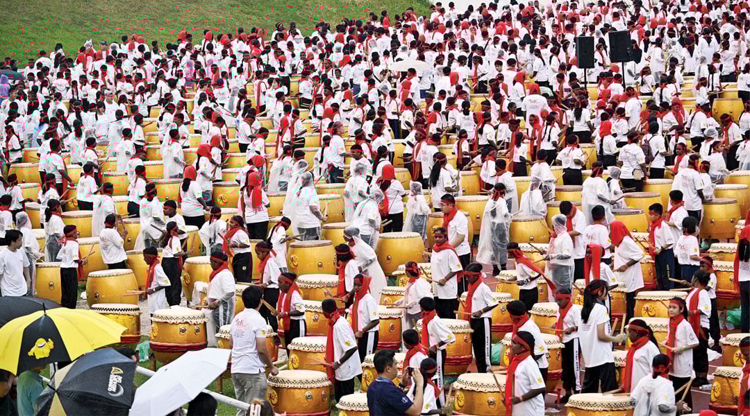  马来族、华族、印度族三大族群携手同心，共谱和谐齐奏。