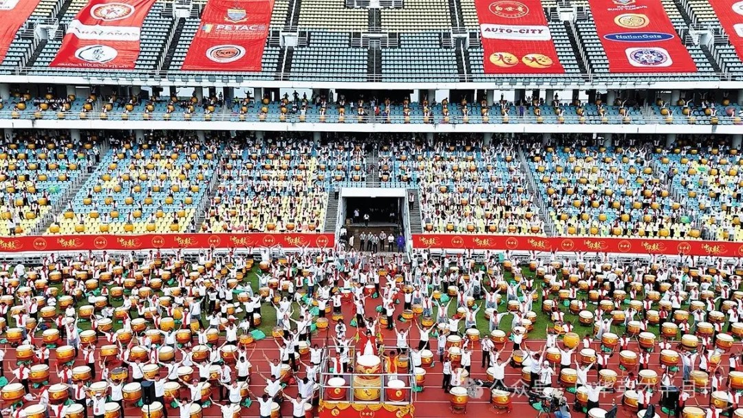 马来西亚槟城峇都交(加)湾槟州体育场“万仁”大合奏