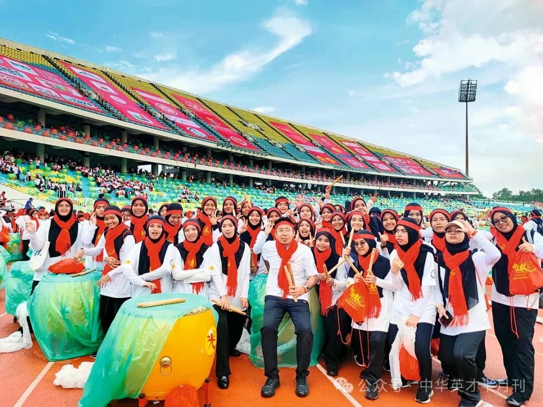 中华鼓传递着欢乐与祥和,更承载着正能量、团结、和谐、友谊的内核