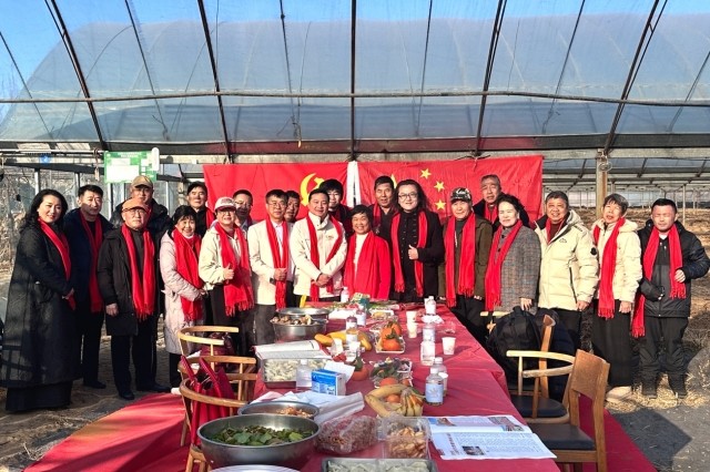 来自中国、马来西亚和新加坡的各界代表共庆元旦