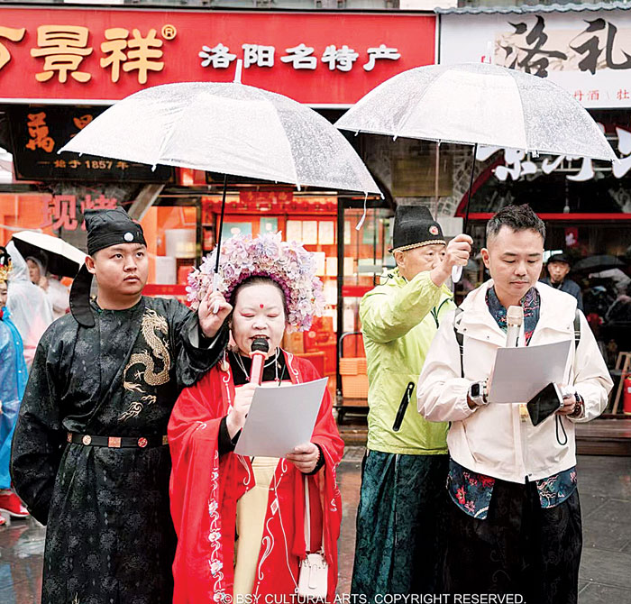 打响中华鼓—世界和平鼓第一声盛典,场地协调员姗姗。